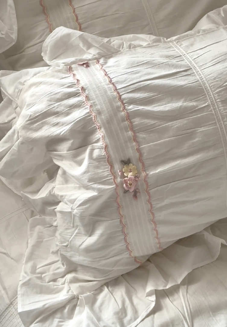 Embroidered Lace Ruffle Bedding Set / White