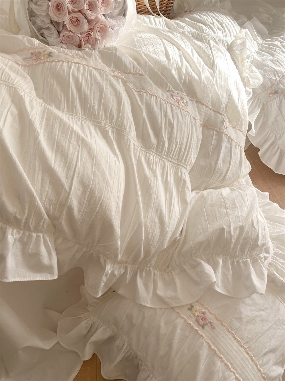 Embroidered Lace Ruffle Bedding Set / White