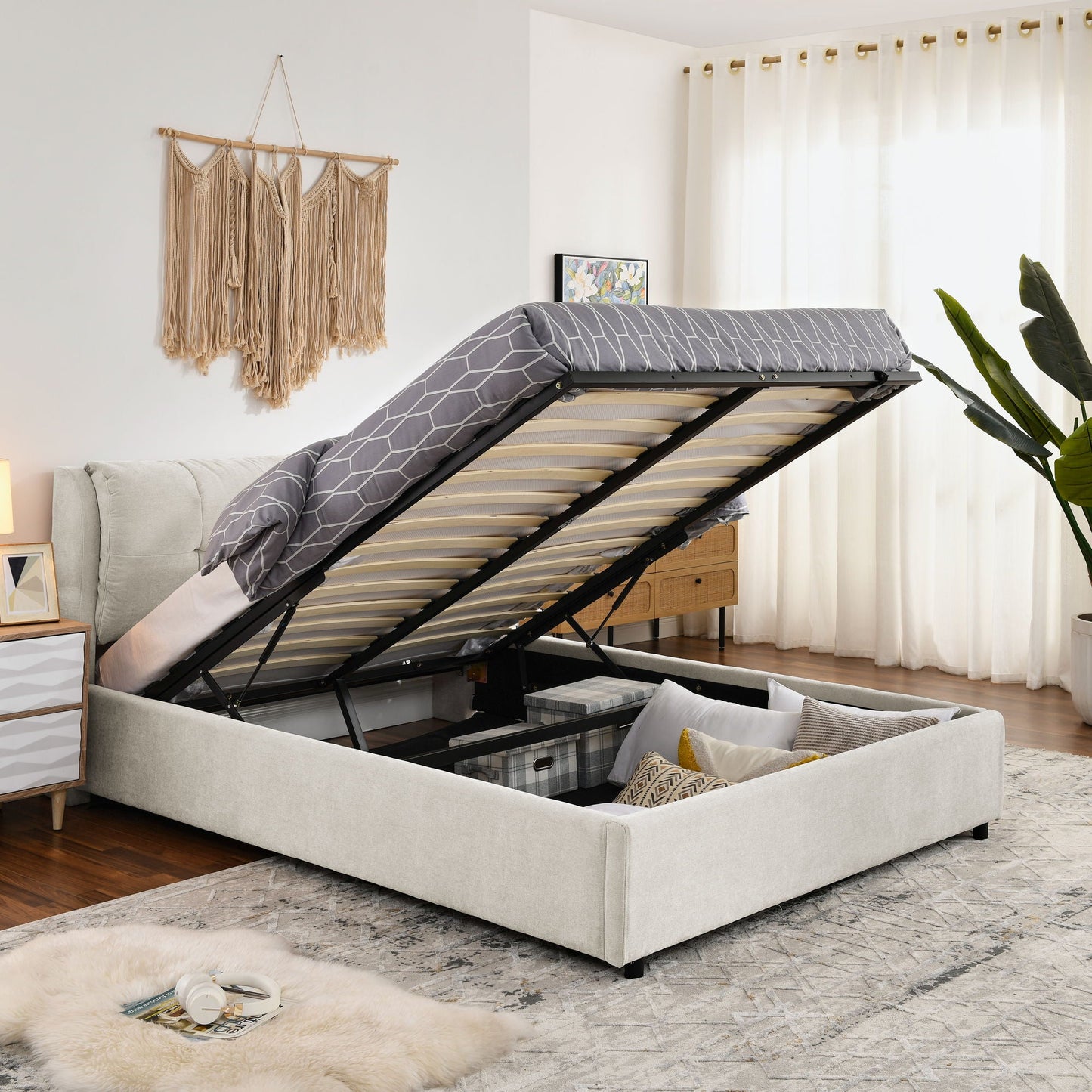 Storage Upholstered Hydraulic Platform Bed With Integrated Headboard