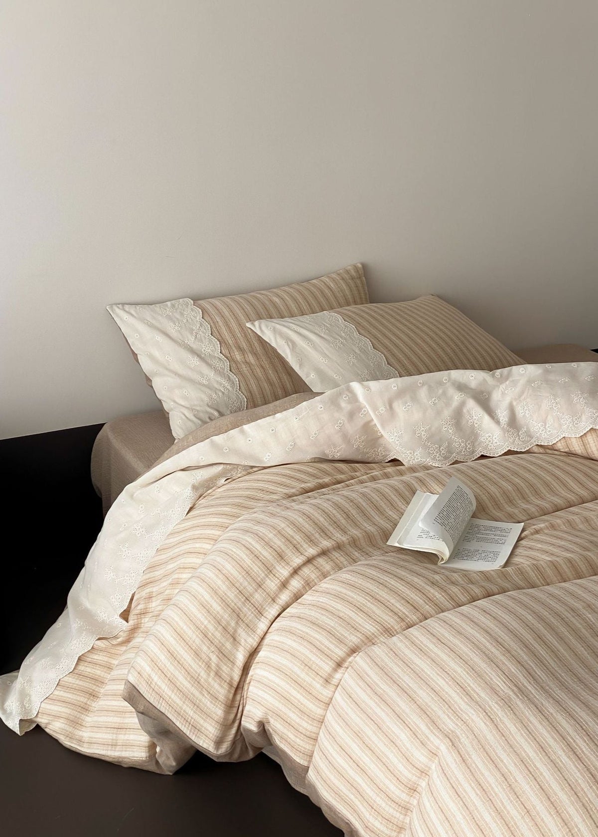Florence Lace Double Gauze Striped Bedding Set / Beige Brown