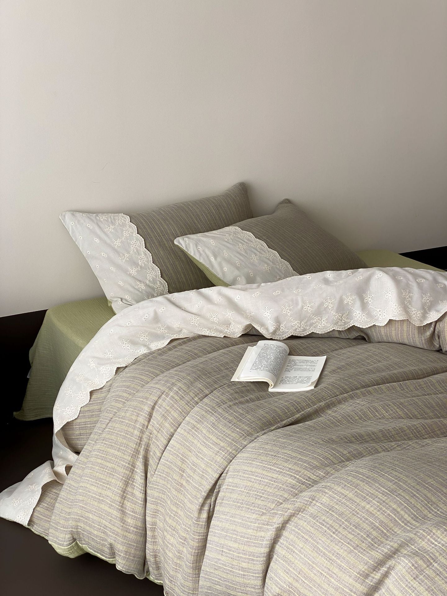 Florence Lace Double Gauze Striped Bedding Set / Beige Brown