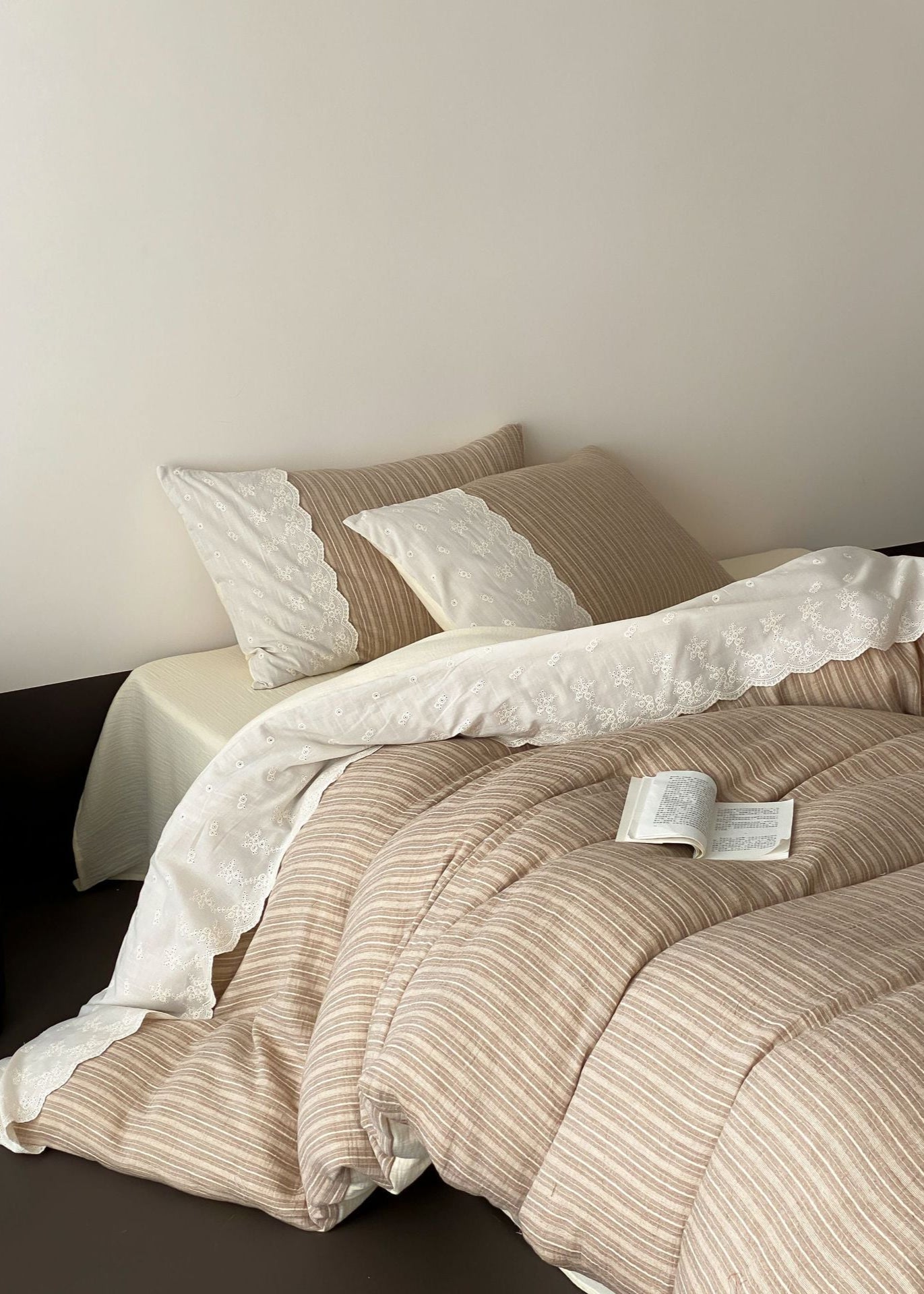 Florence Lace Double Gauze Striped Bedding Set / Beige Brown