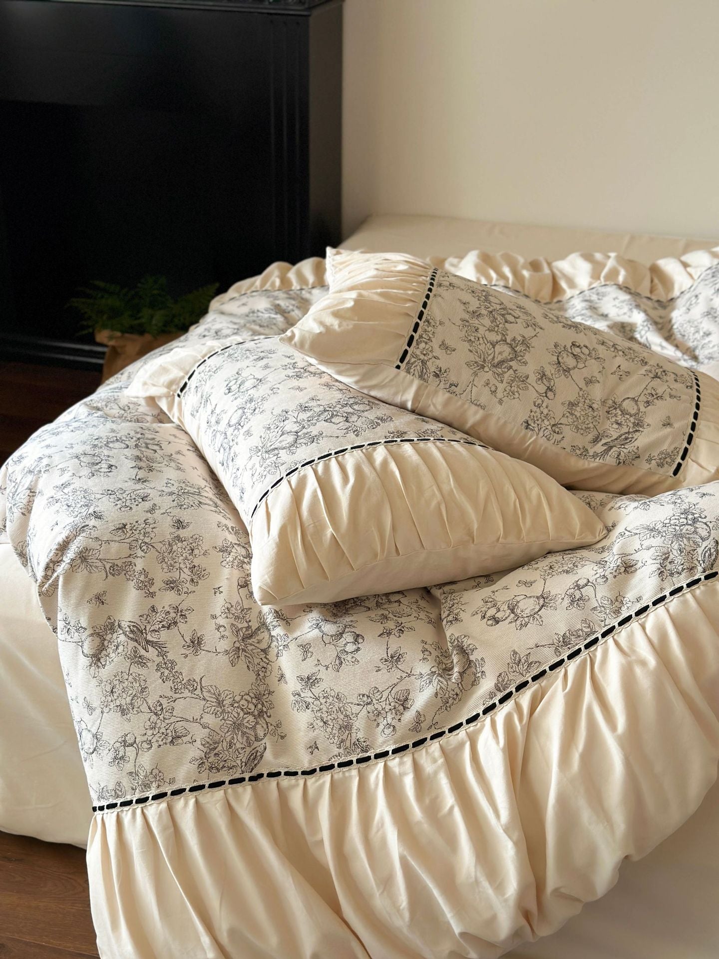 French Black Lace Bedding Set / Cream