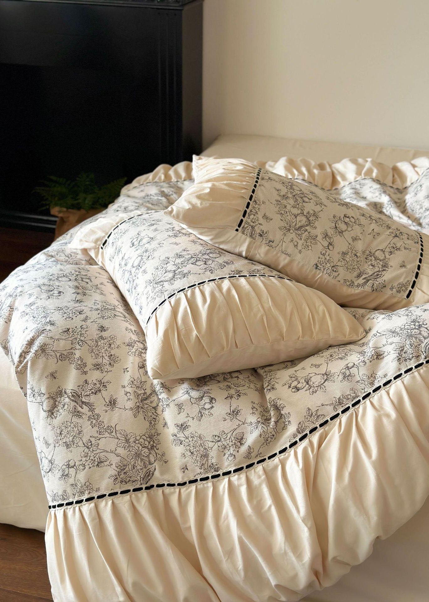 French Black Lace Bedding Set / Cream
