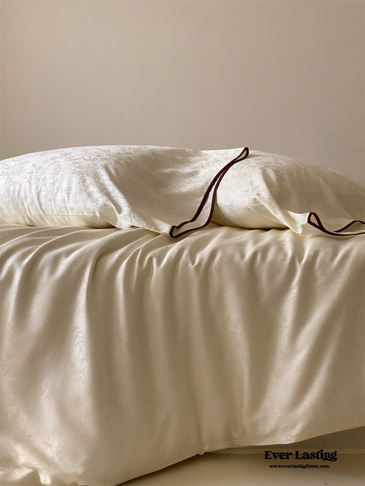 Grace Silky Floral Luxury Bedding Set / Cream
