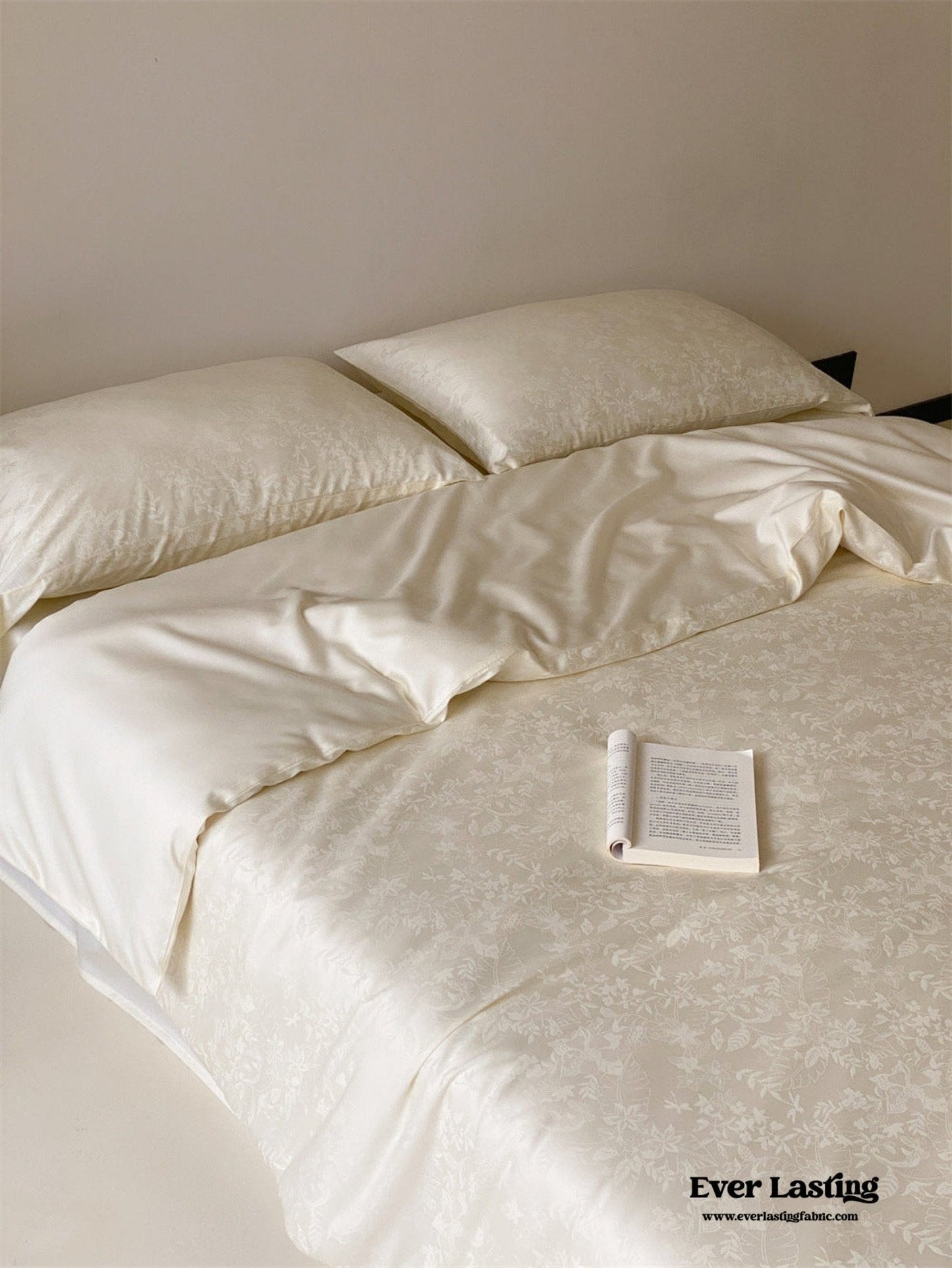 Grace Silky Floral Luxury Bedding Set / Cream