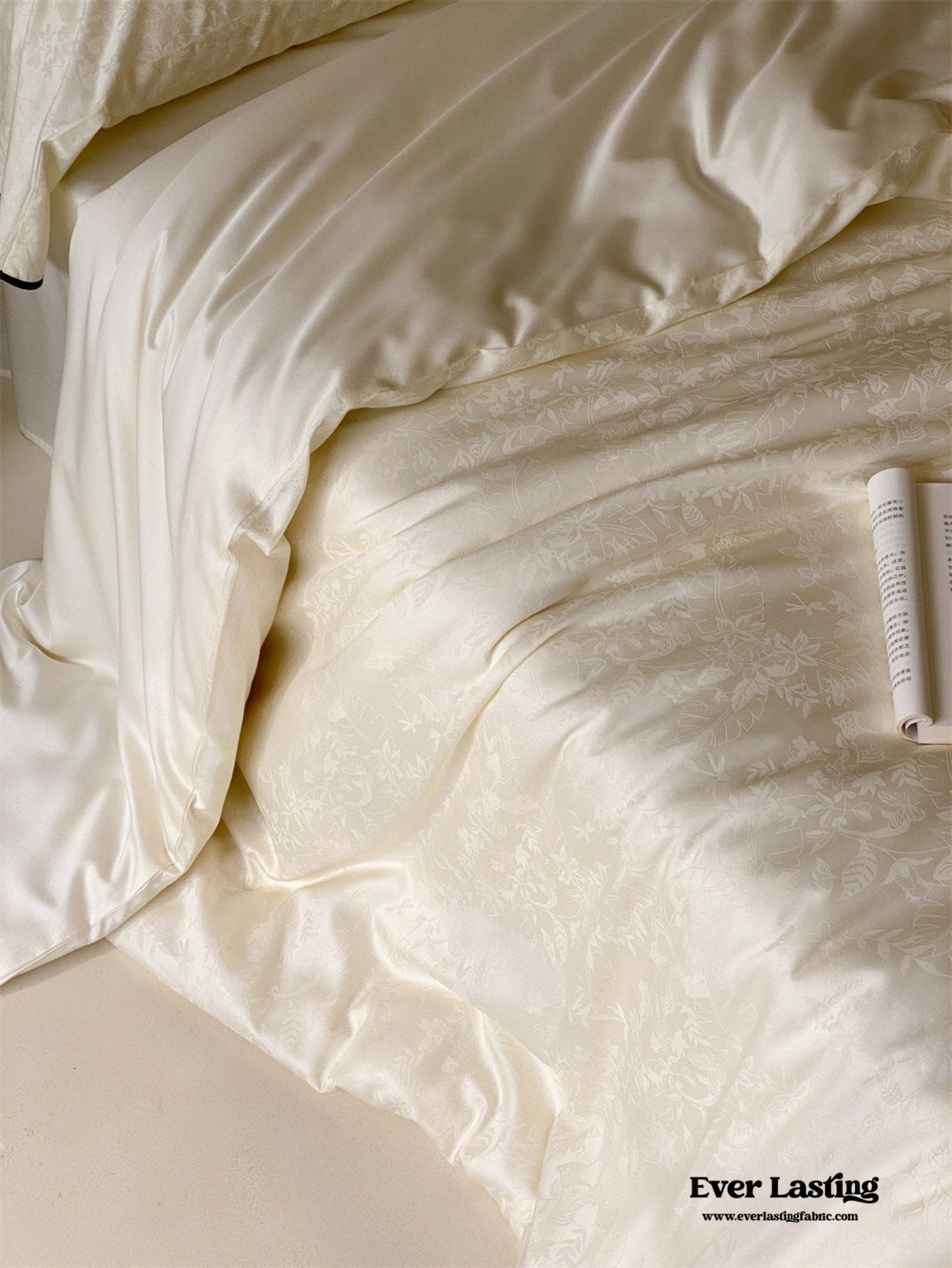 Grace Silky Floral Luxury Bedding Set / Cream