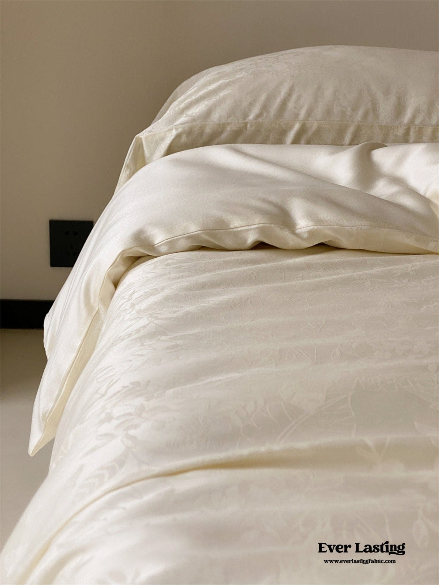 Grace Silky Floral Luxury Bedding Set / Cream