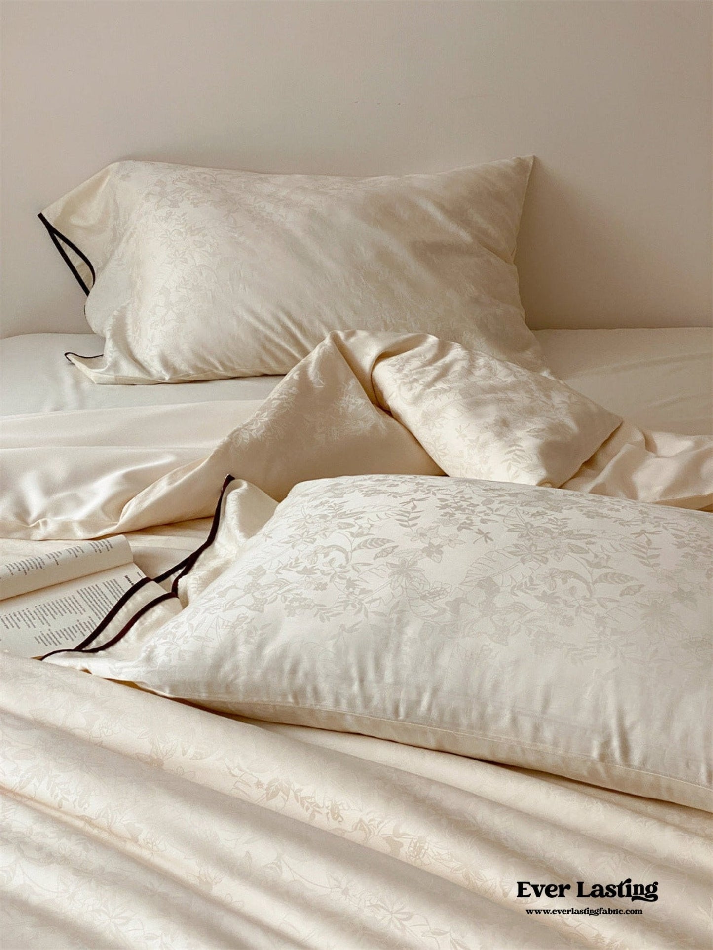 Grace Silky Floral Luxury Bedding Set / Cream
