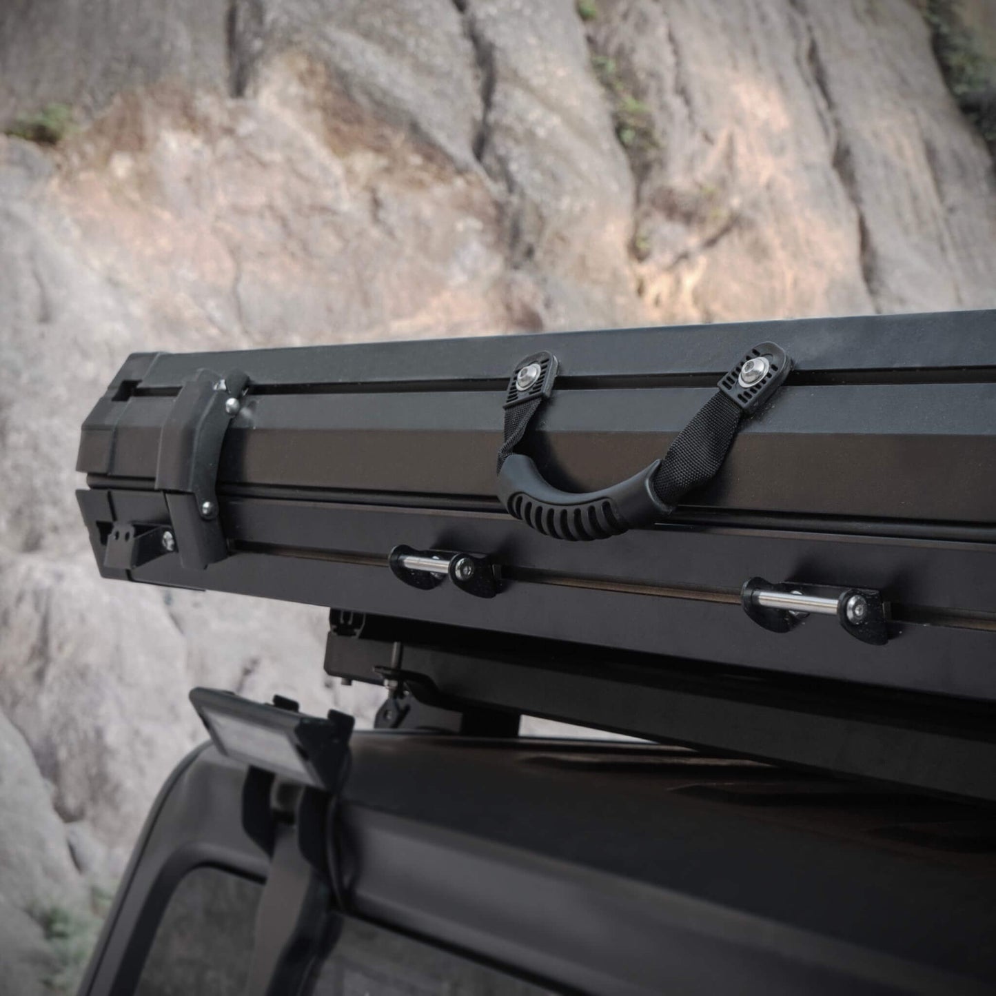 Trailora Altitude Heavy-Duty Hard-Shell Rooftop Tent With Ladder [2-3 Person] (SAK93120)