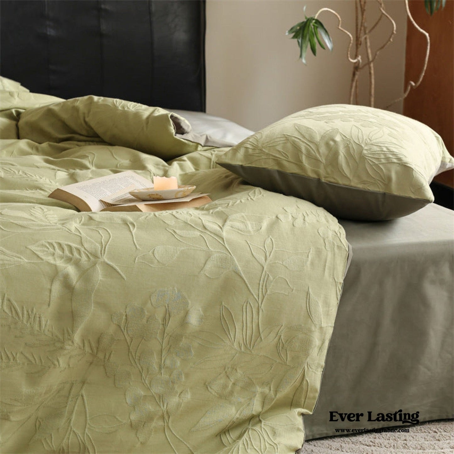 Hidden Garden Jacquard Floral Bedding Set / Moss Green