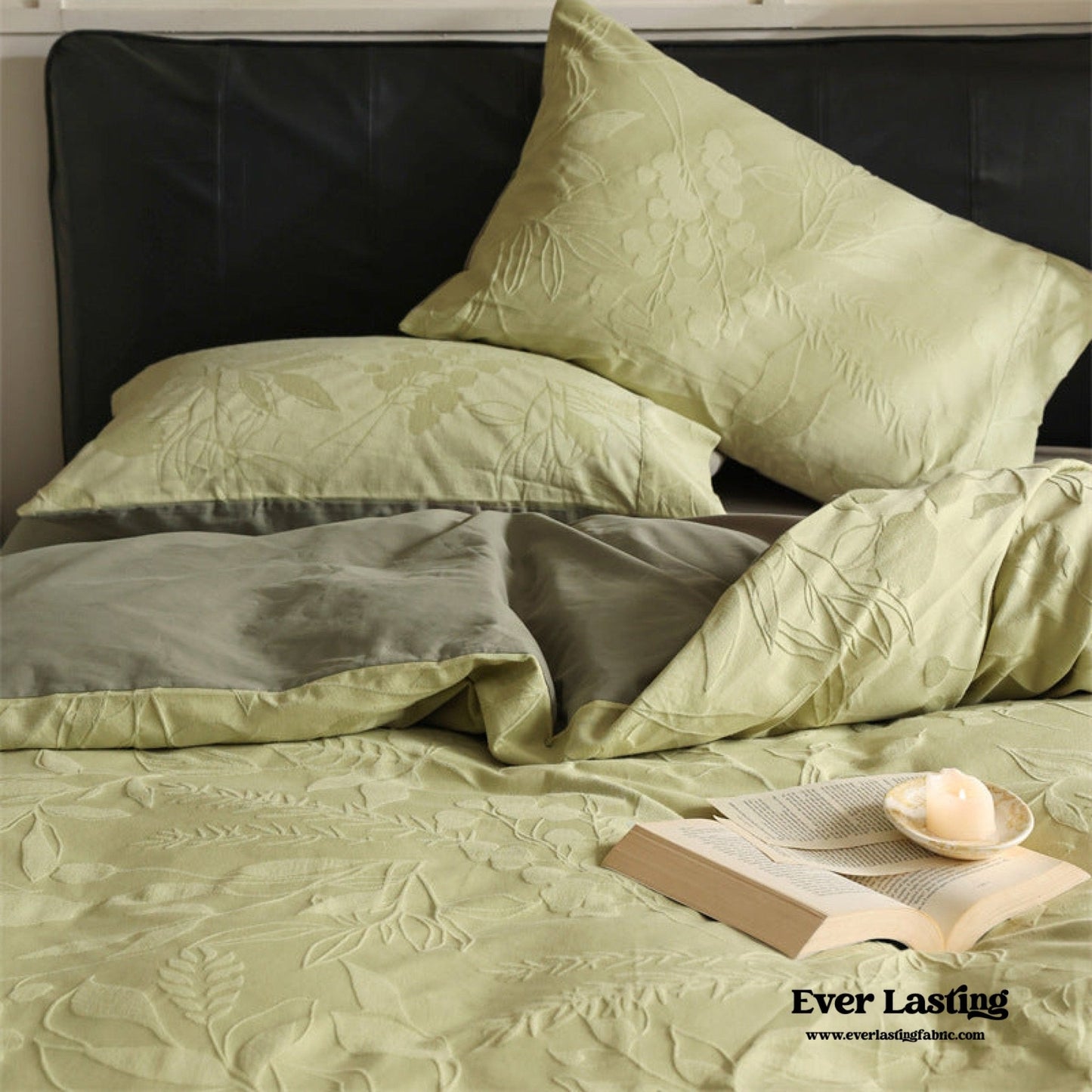 Hidden Garden Jacquard Floral Bedding Set / Moss Green