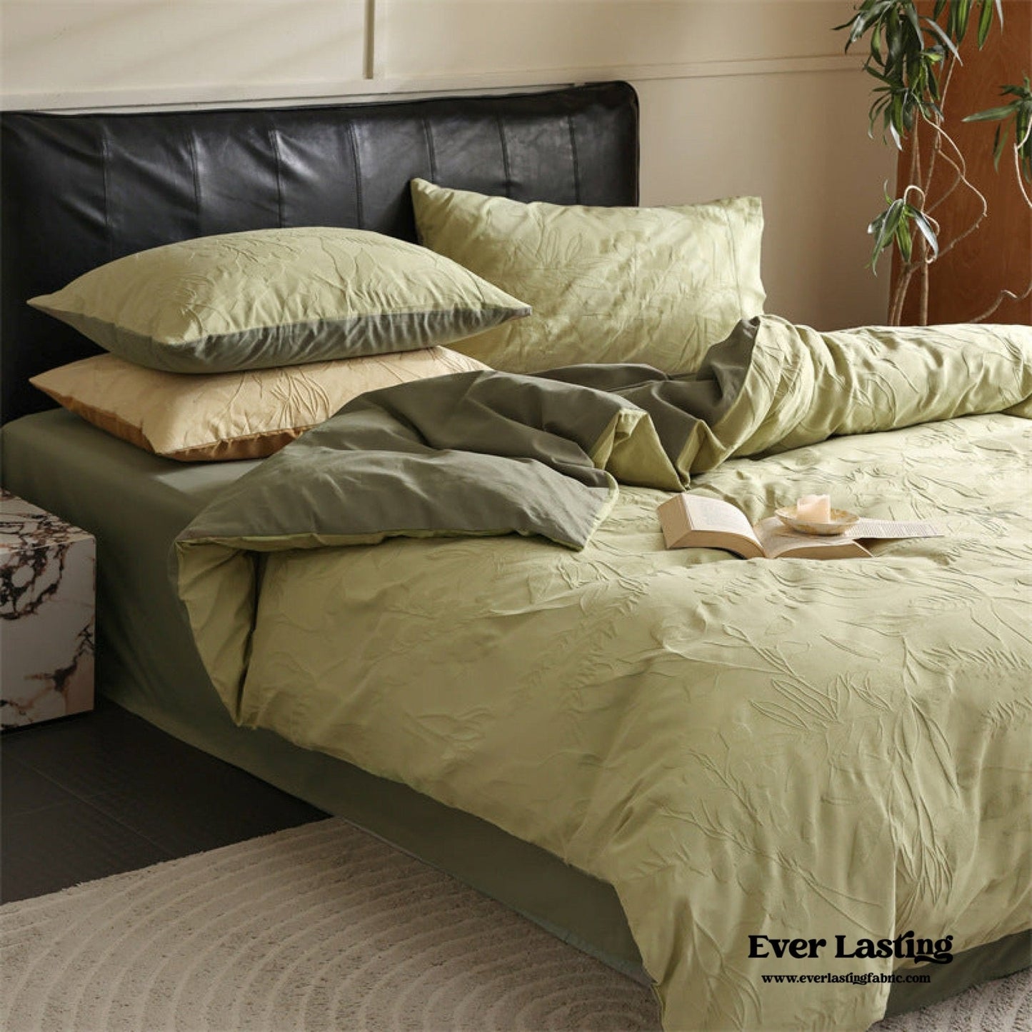 Hidden Garden Jacquard Floral Bedding Set / Moss Green