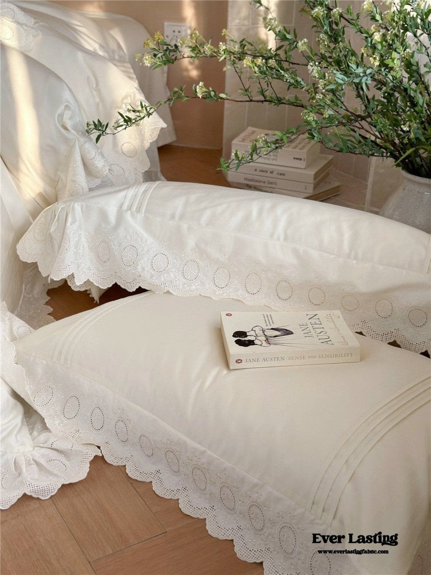 Isabelle Silky Cottage Ruffled Bedding Set / Pink