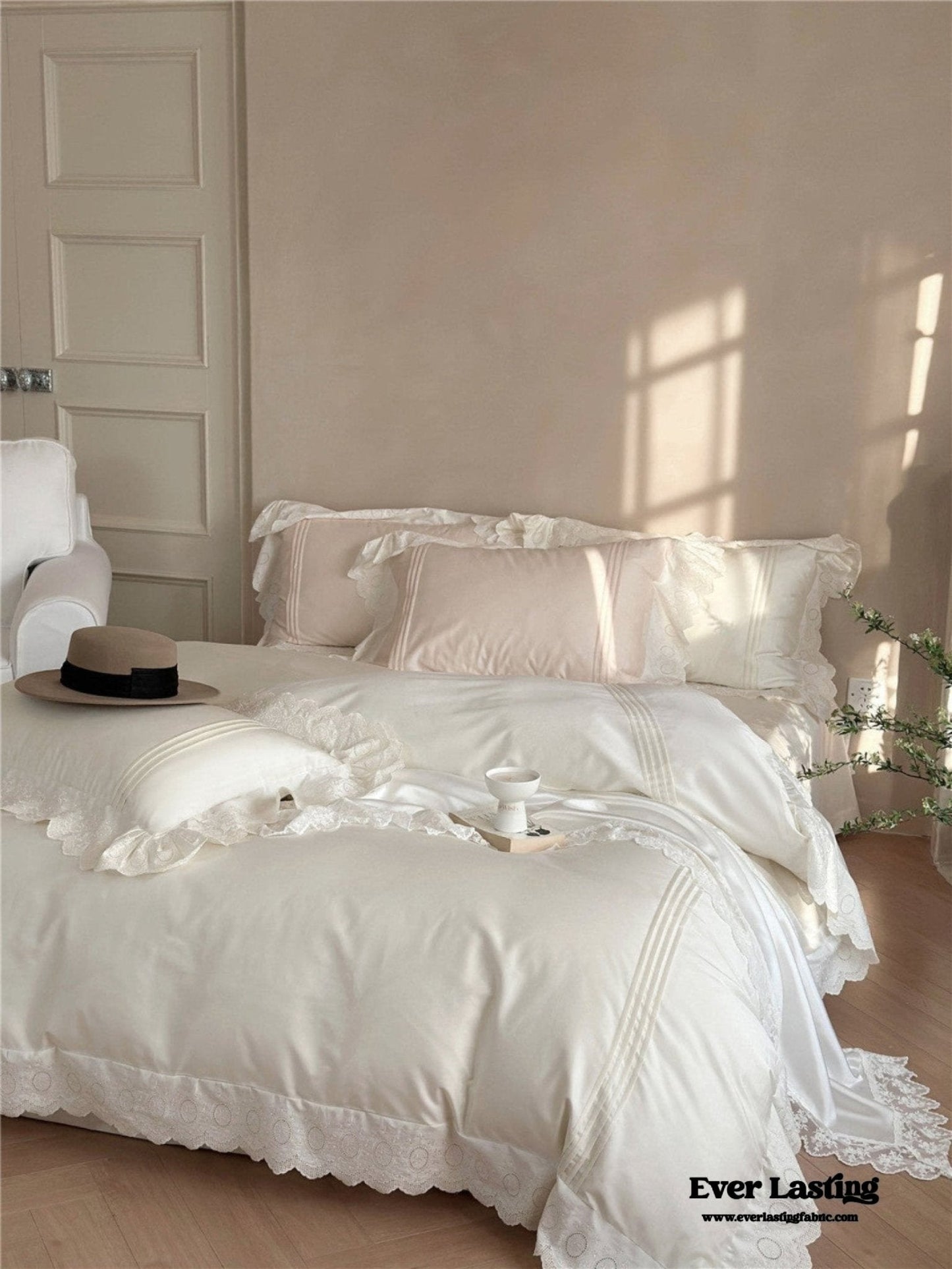 Isabelle Silky Cottage Ruffled Bedding Set / Pink