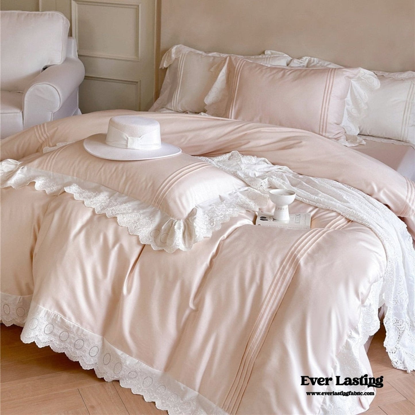 Isabelle Silky Cottage Ruffled Bedding Set / White