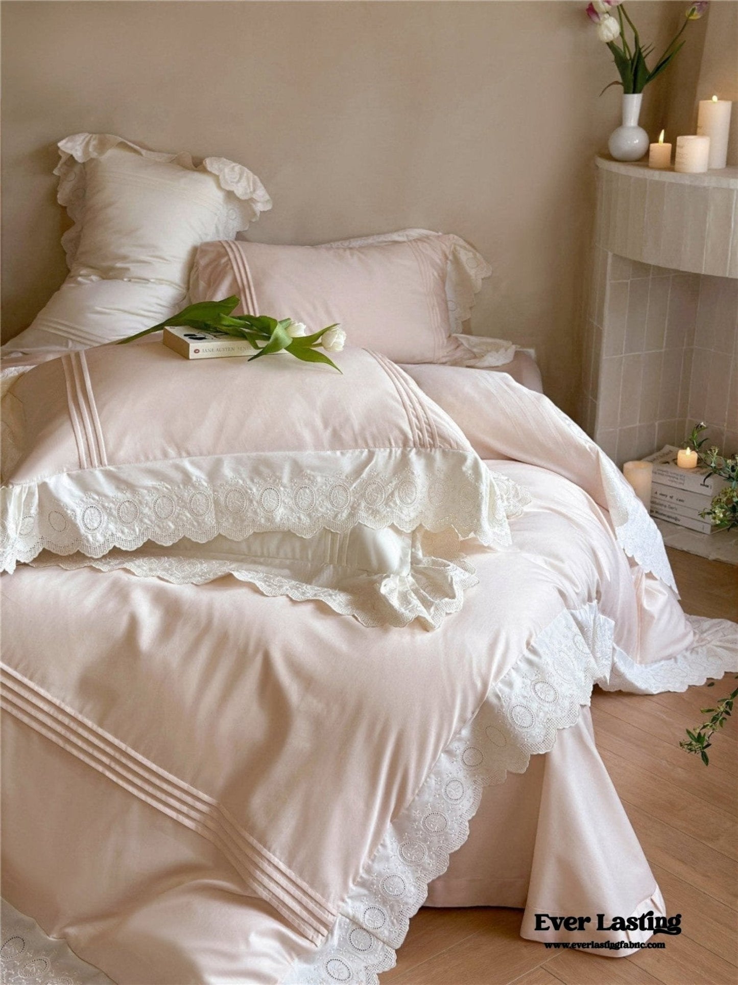 Isabelle Silky Cottage Ruffled Bedding Set / White