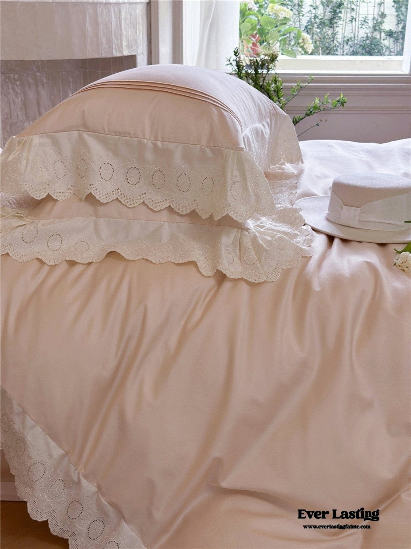 Isabelle Silky Cottage Ruffled Bedding Set / White