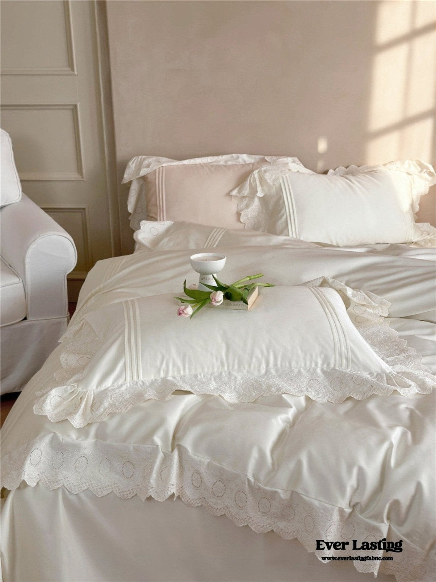 Isabelle Silky Cottage Ruffled Bedding Set / White