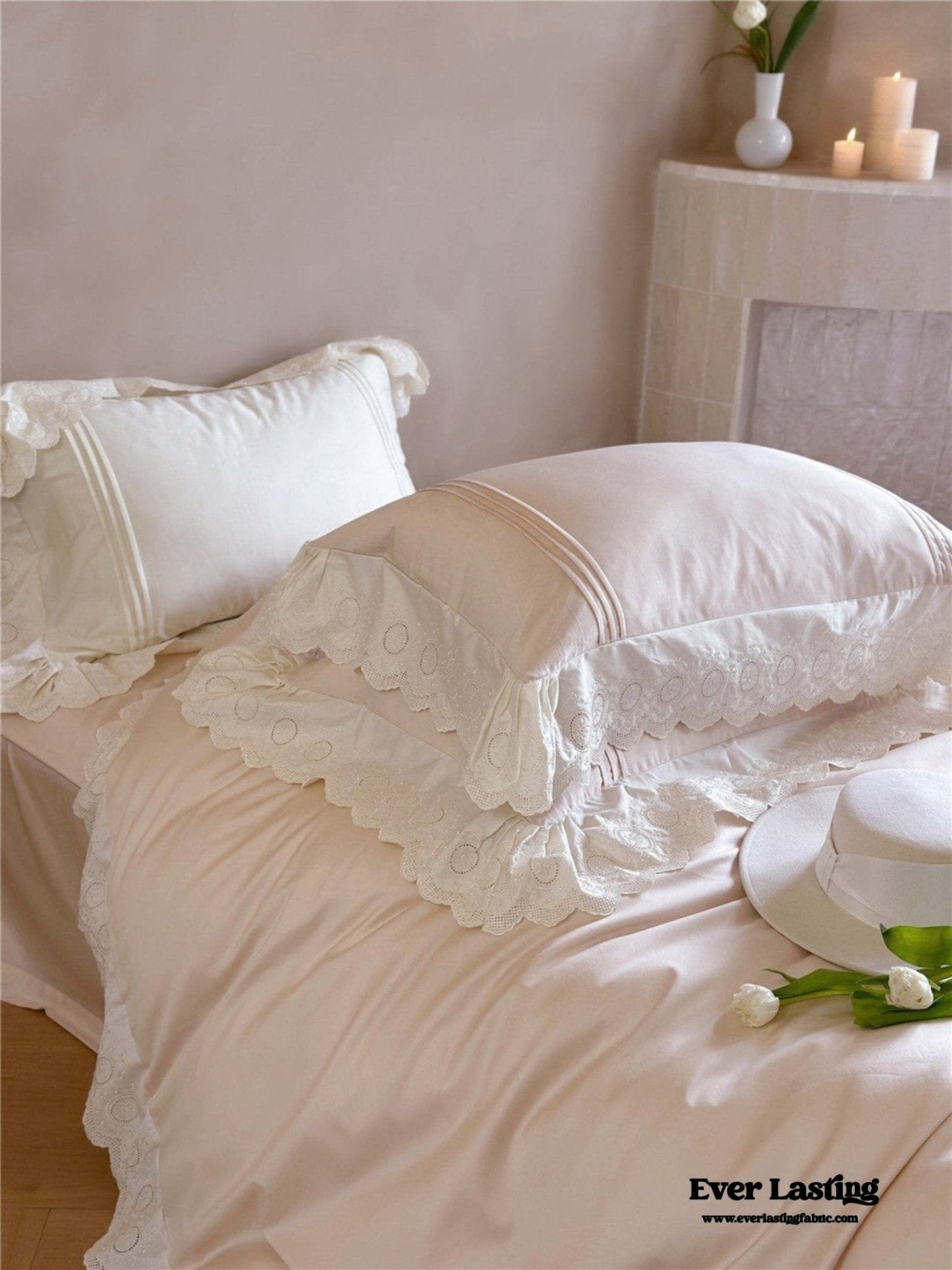 Isabelle Silky Cottage Ruffled Bedding Set / White