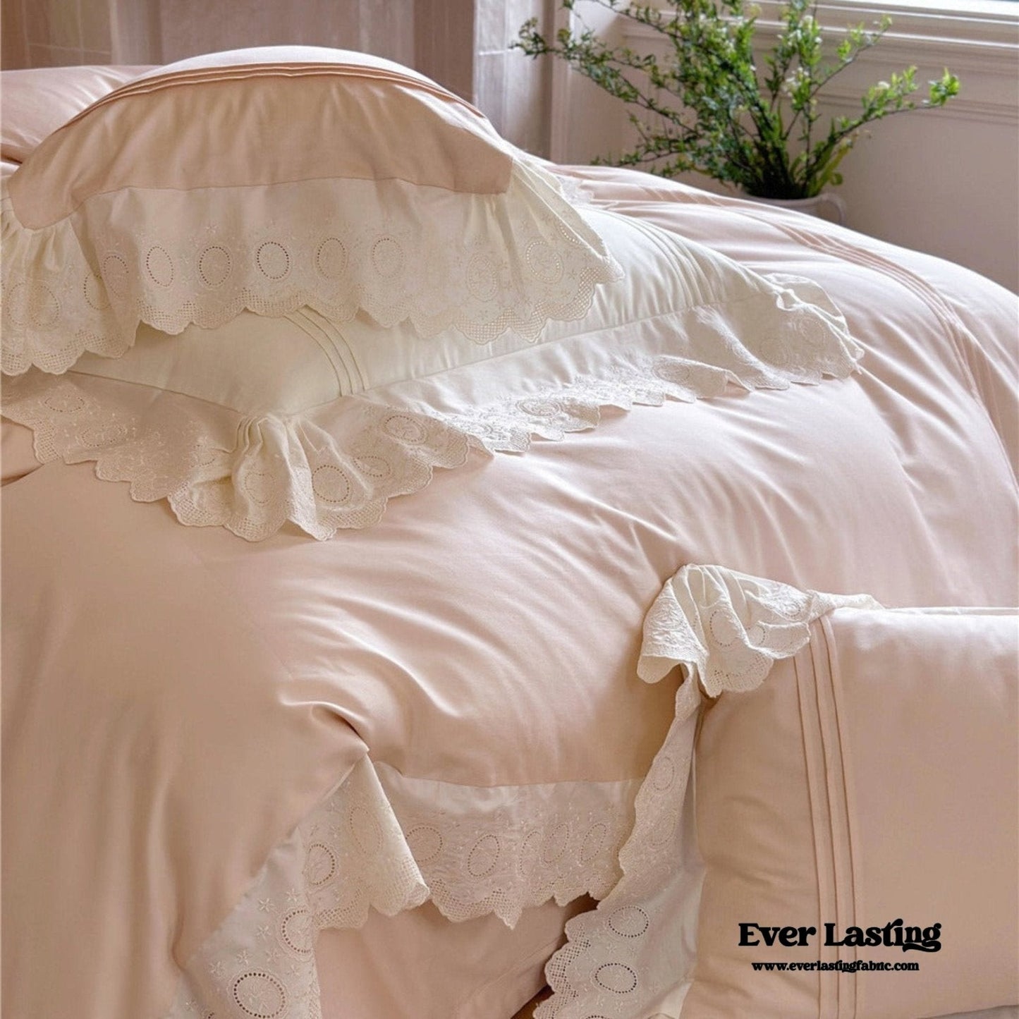 Isabelle Silky Cottage Ruffled Bedding Set / White