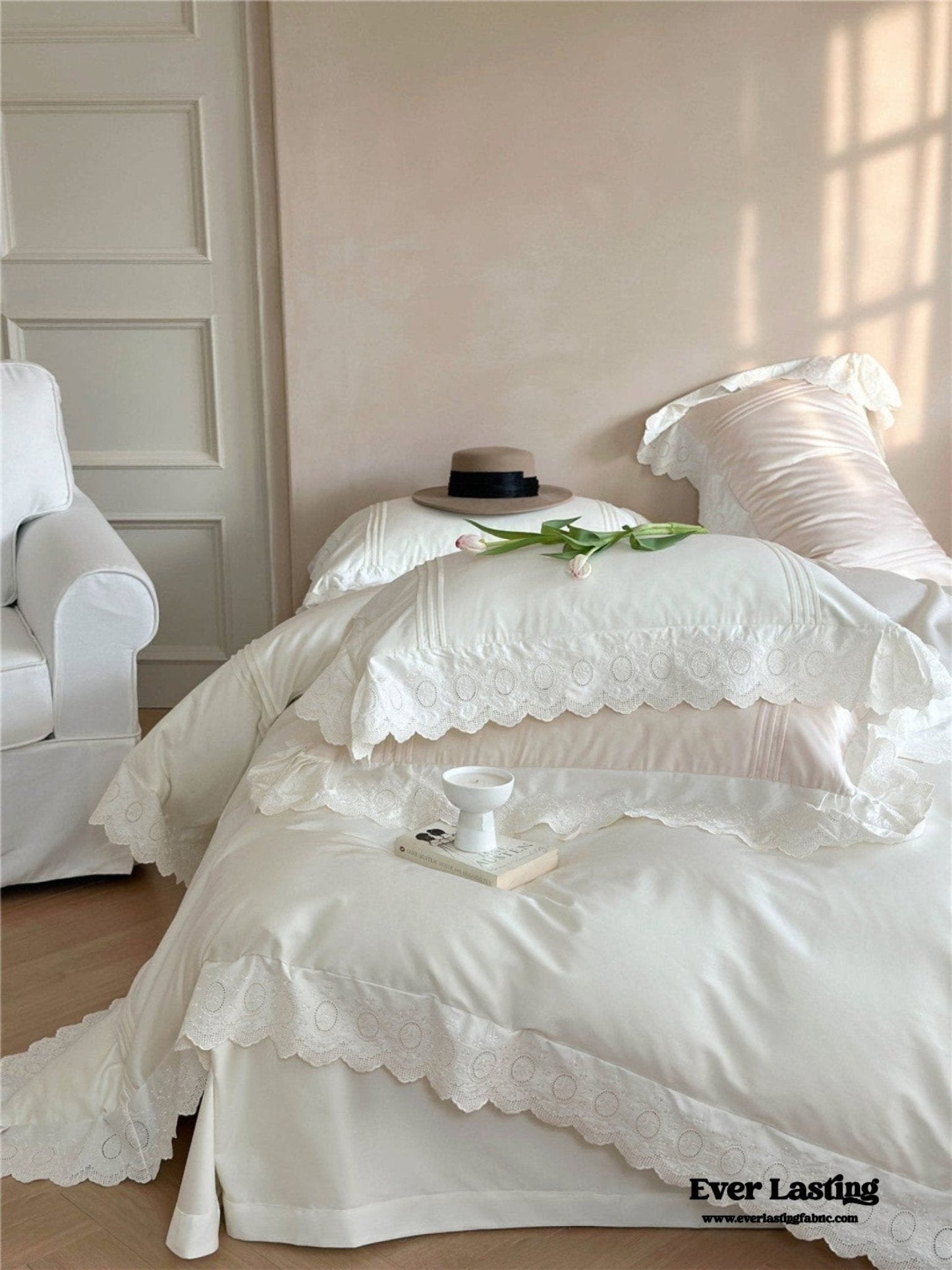 Isabelle Silky Cottage Ruffled Bedding Set / White