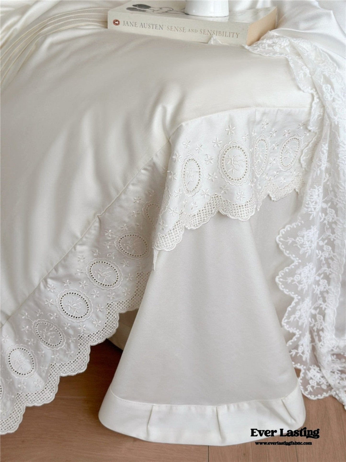 Isabelle Silky Cottage Ruffled Bedding Set / White