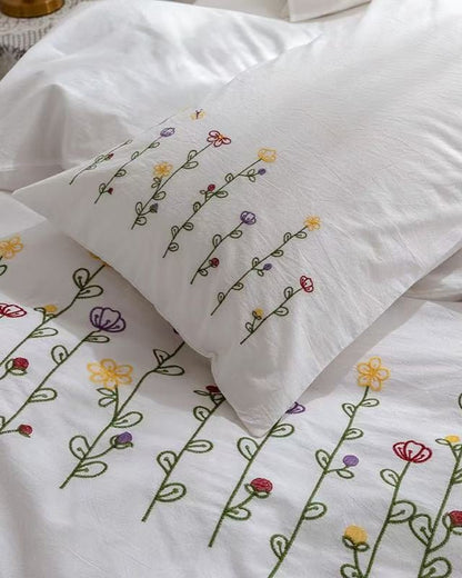 Isla White Floral Embroidered Bedding Set / Daisy