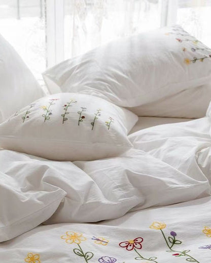 Isla White Floral Embroidered Bedding Set / Daisy