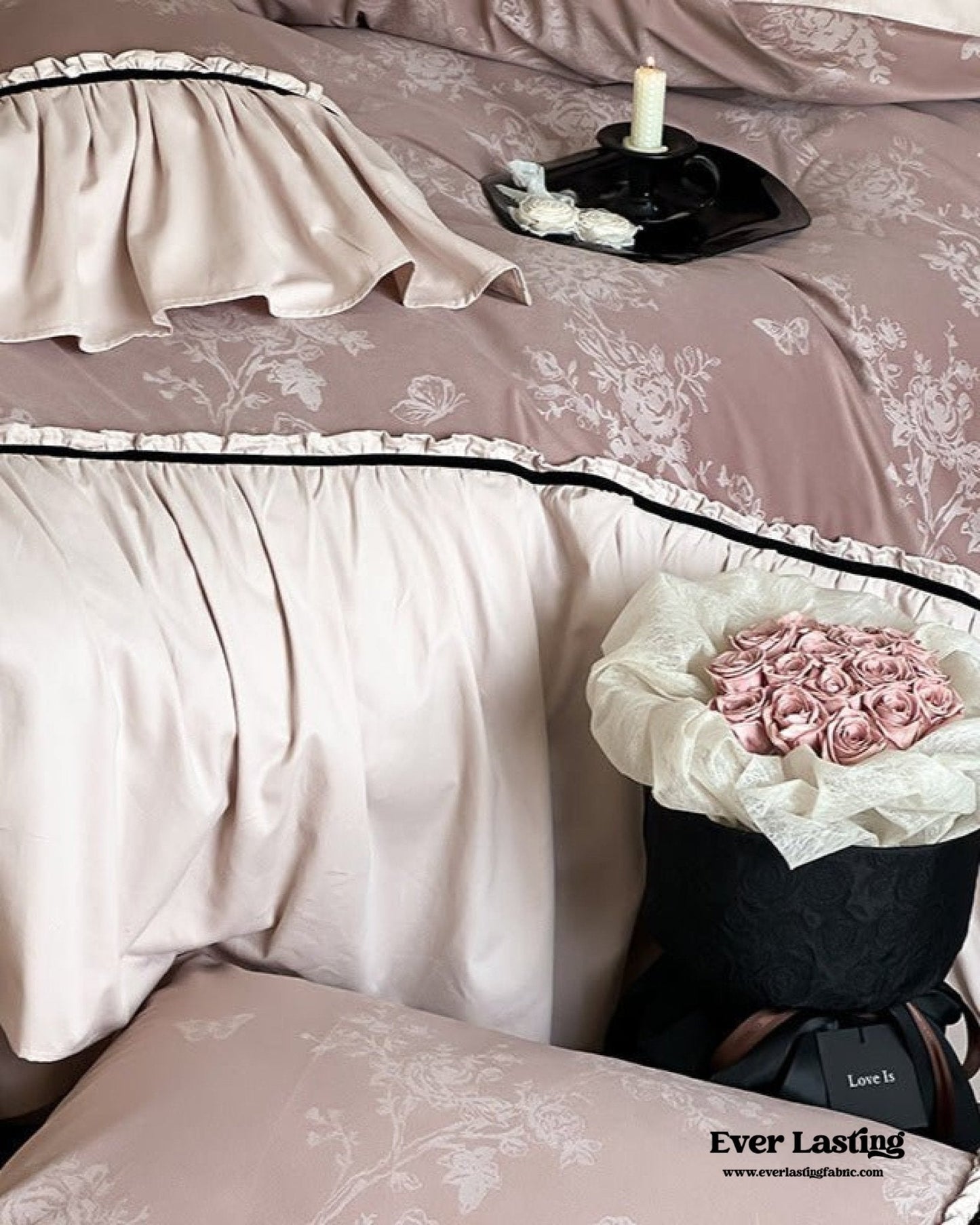 Jacquard Gilded Velvet Ruffled Bedding Set / Brown