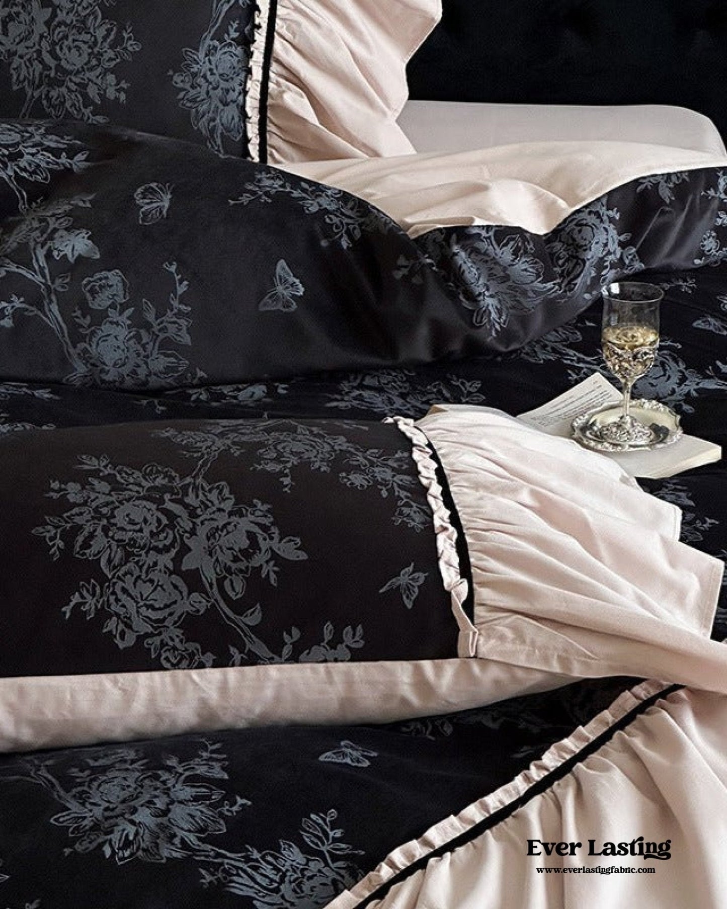 Jacquard Gilded Velvet Ruffled Bedding Set / Brown