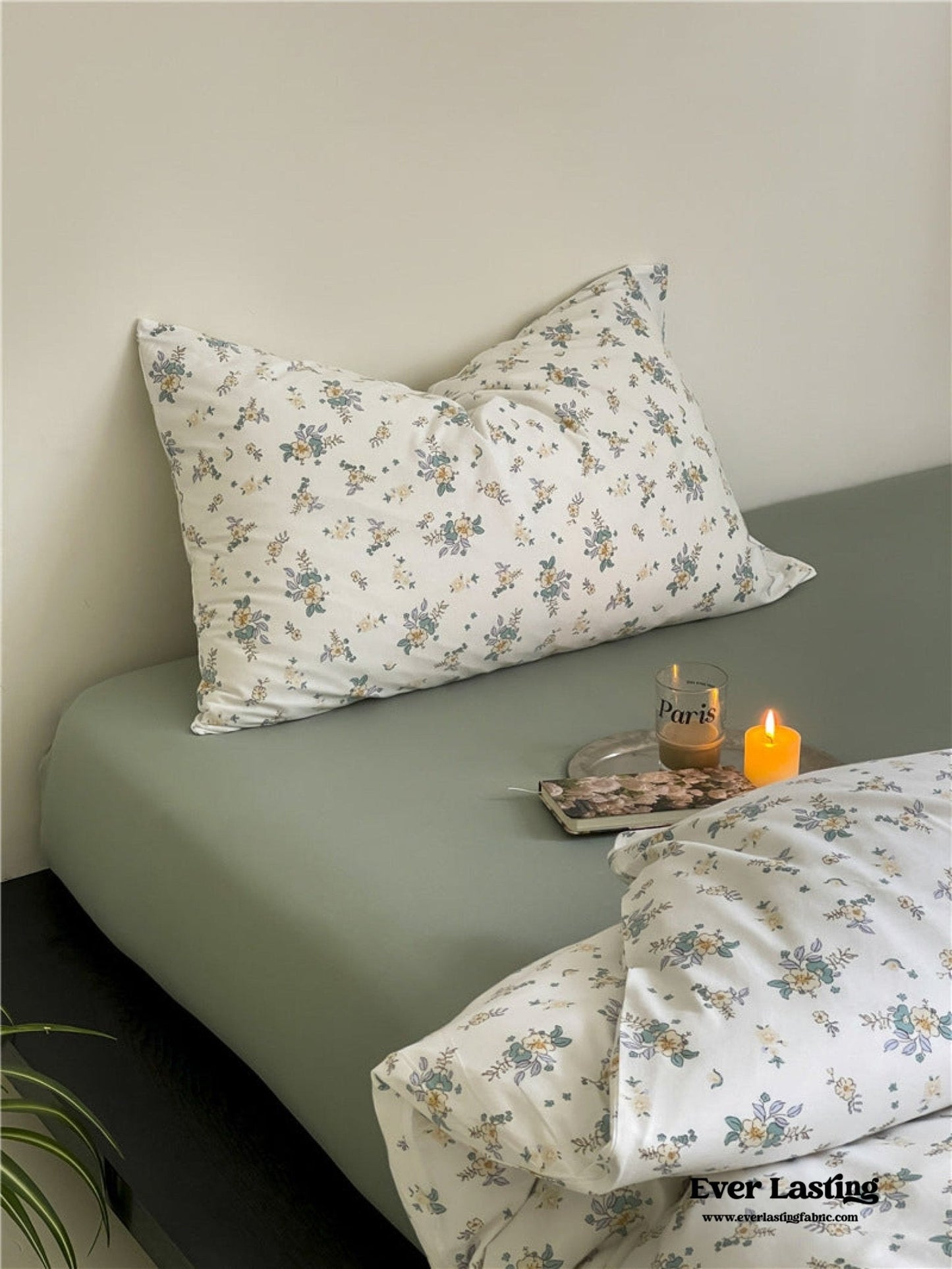 Jersey Knit Cotton Floral Bedding Set / White + Dark Blue