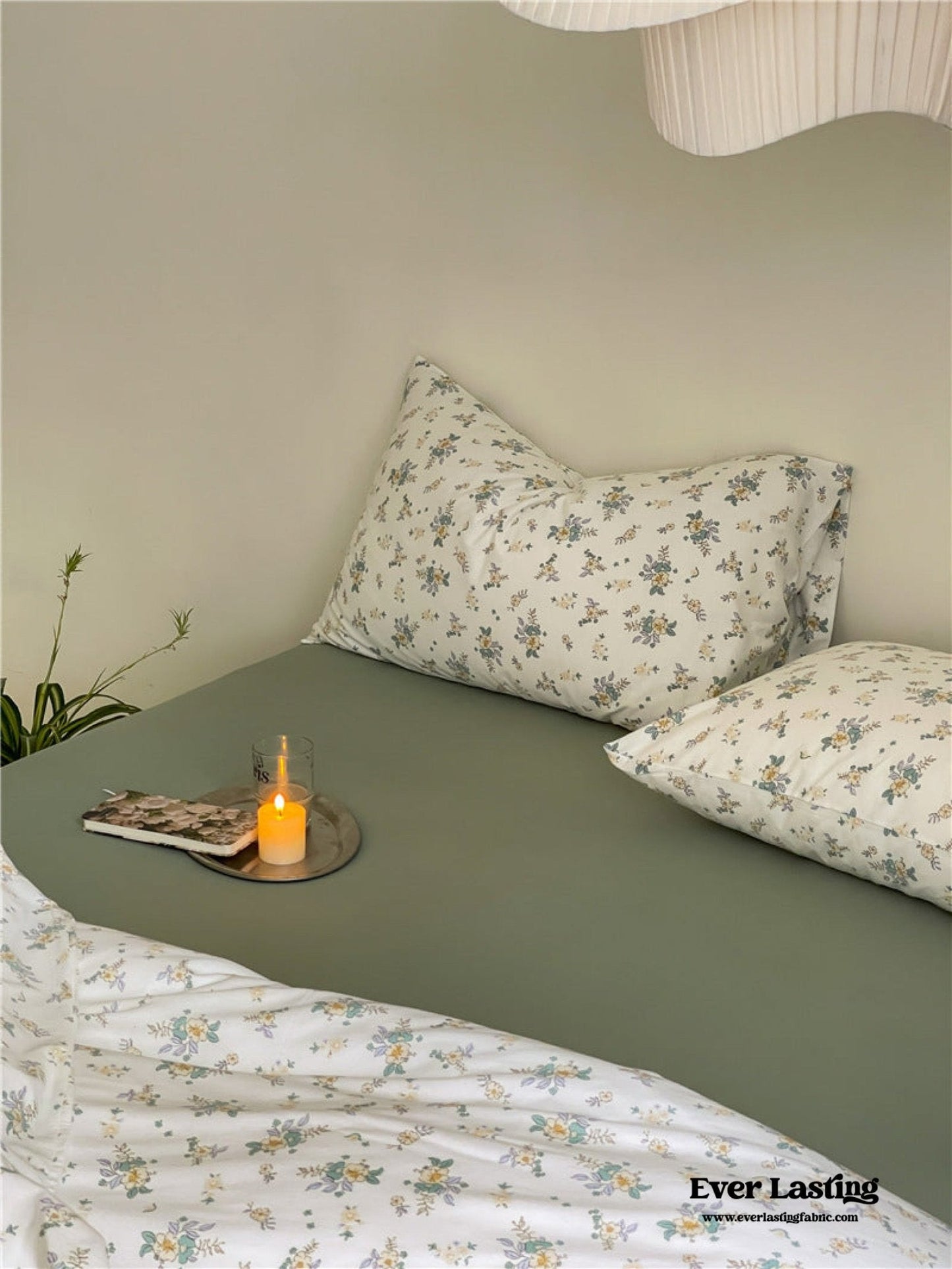 Jersey Knit Cotton Floral Bedding Set / White + Dark Blue