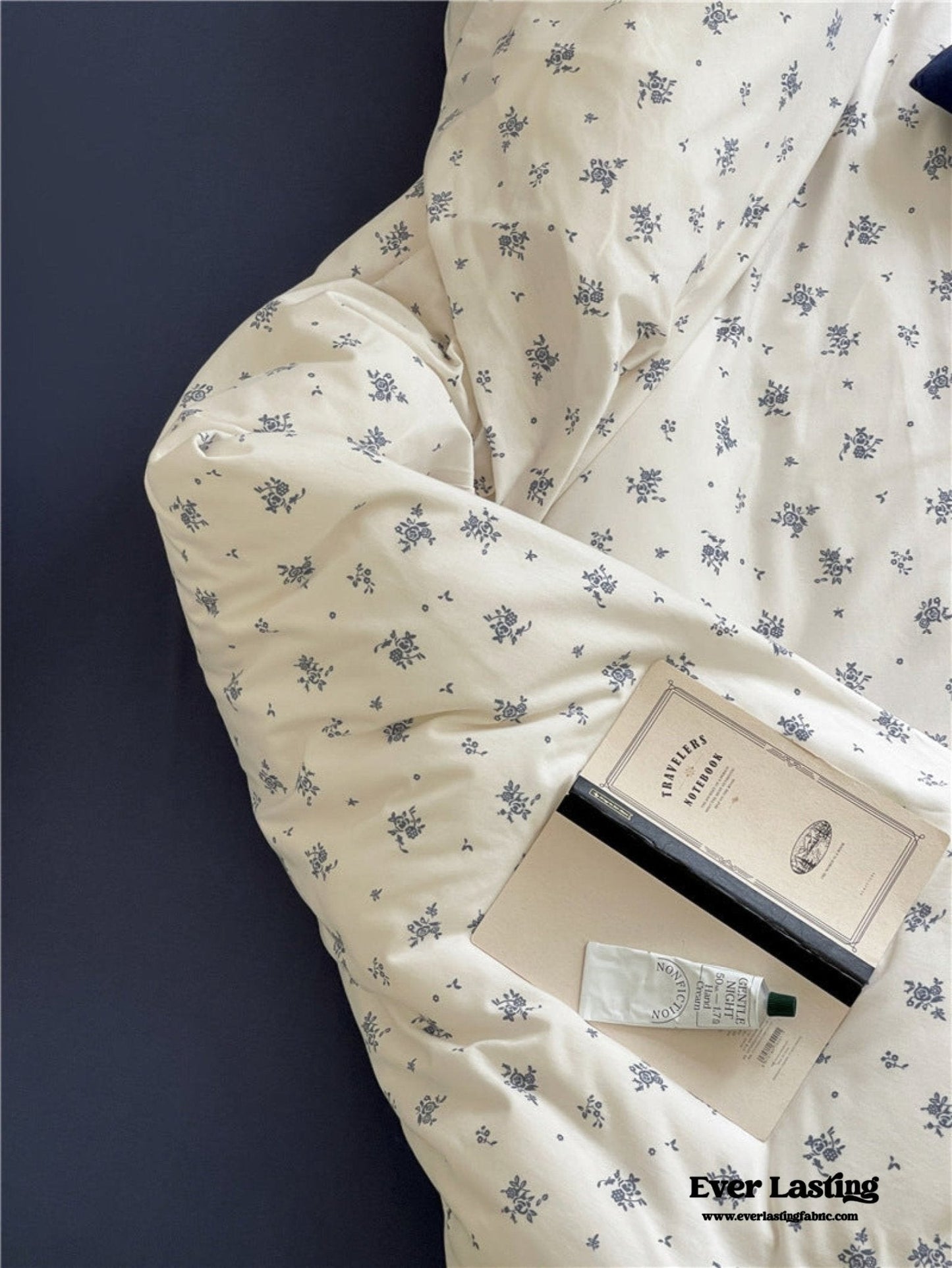 Jersey Knit Cotton Floral Bedding Set / White + Dark Blue
