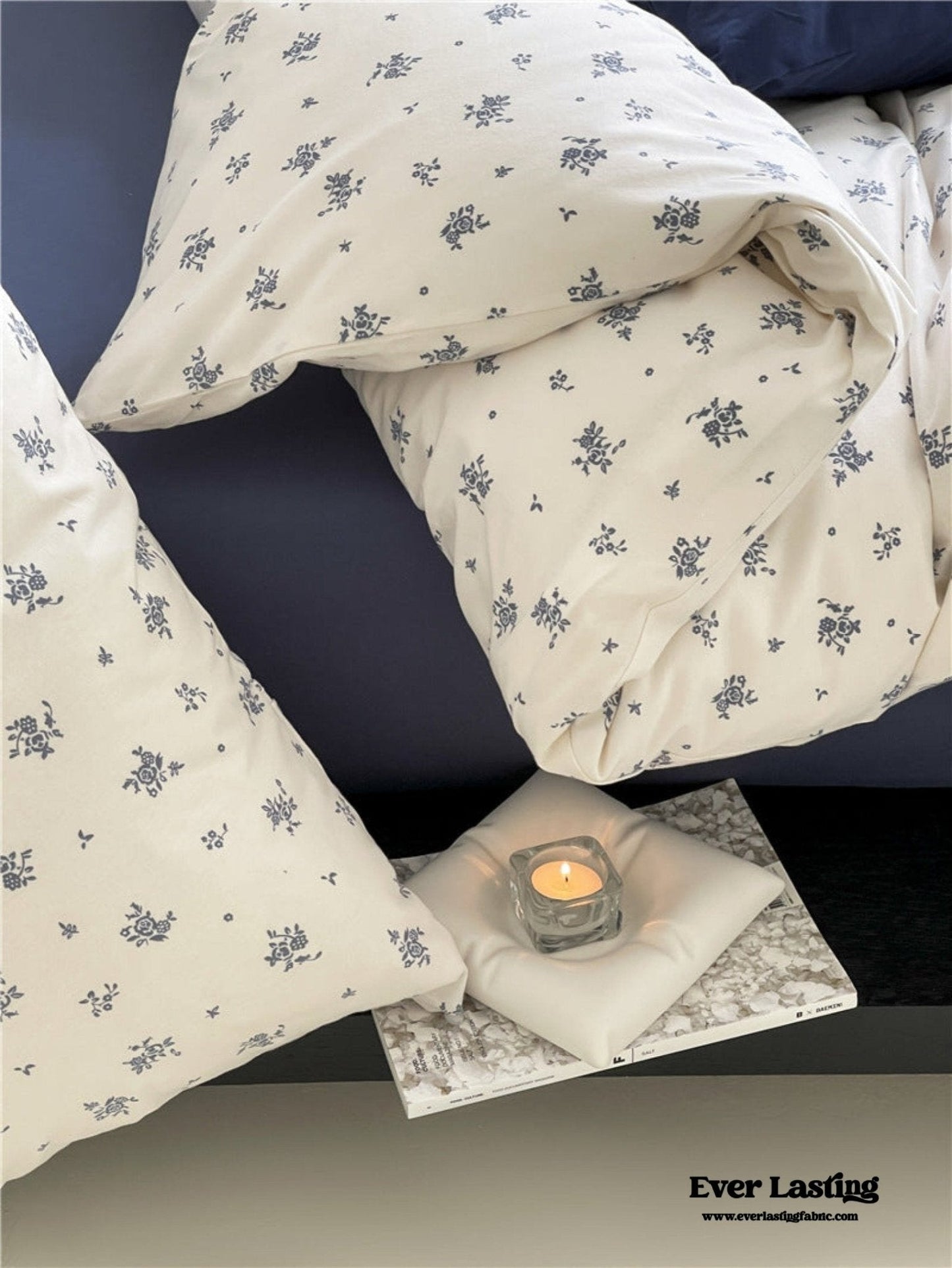 Jersey Knit Cotton Floral Bedding Set / White + Dark Blue