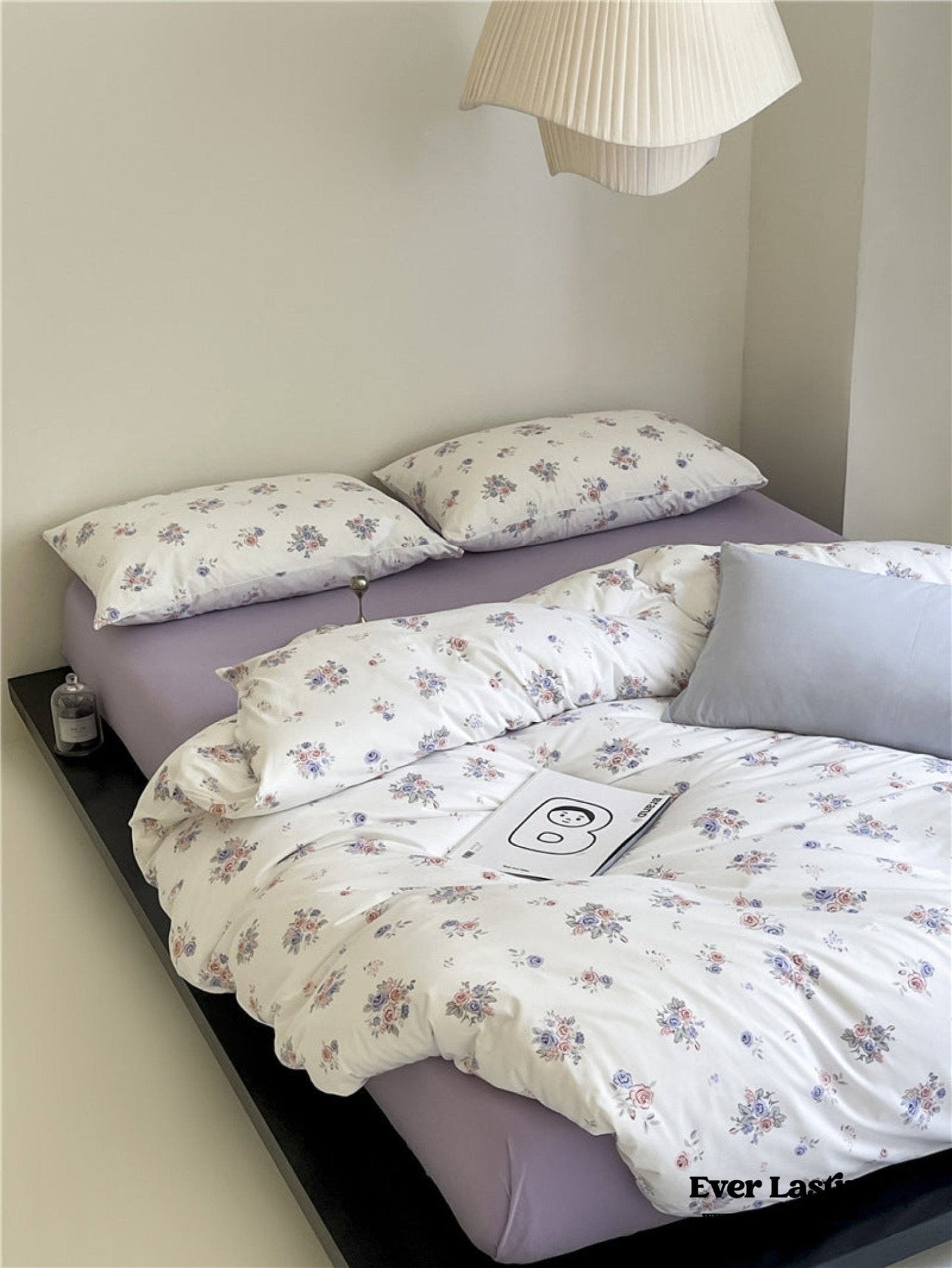 Jersey Knit Cotton Floral Bedding Set / White + Dark Blue