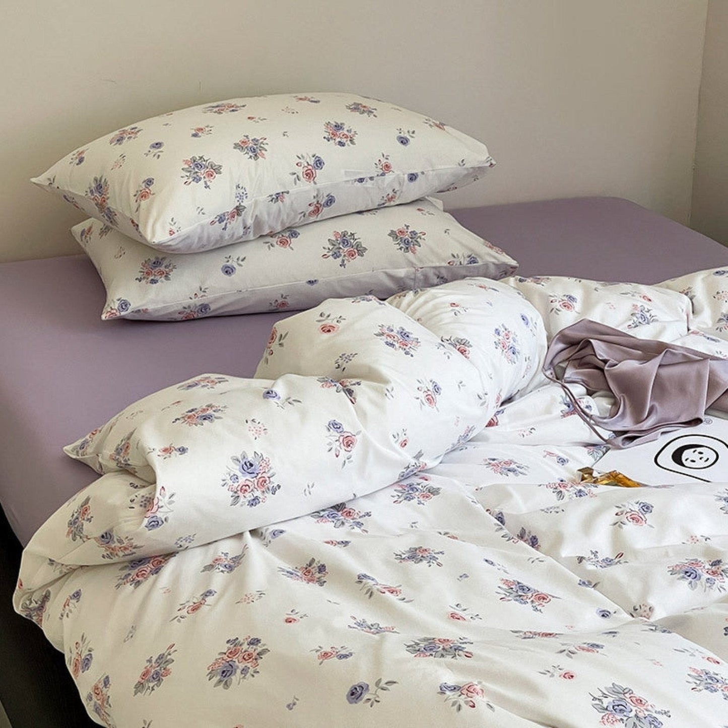 Jersey Knit Cotton Floral Bedding Set / White + Dark Blue