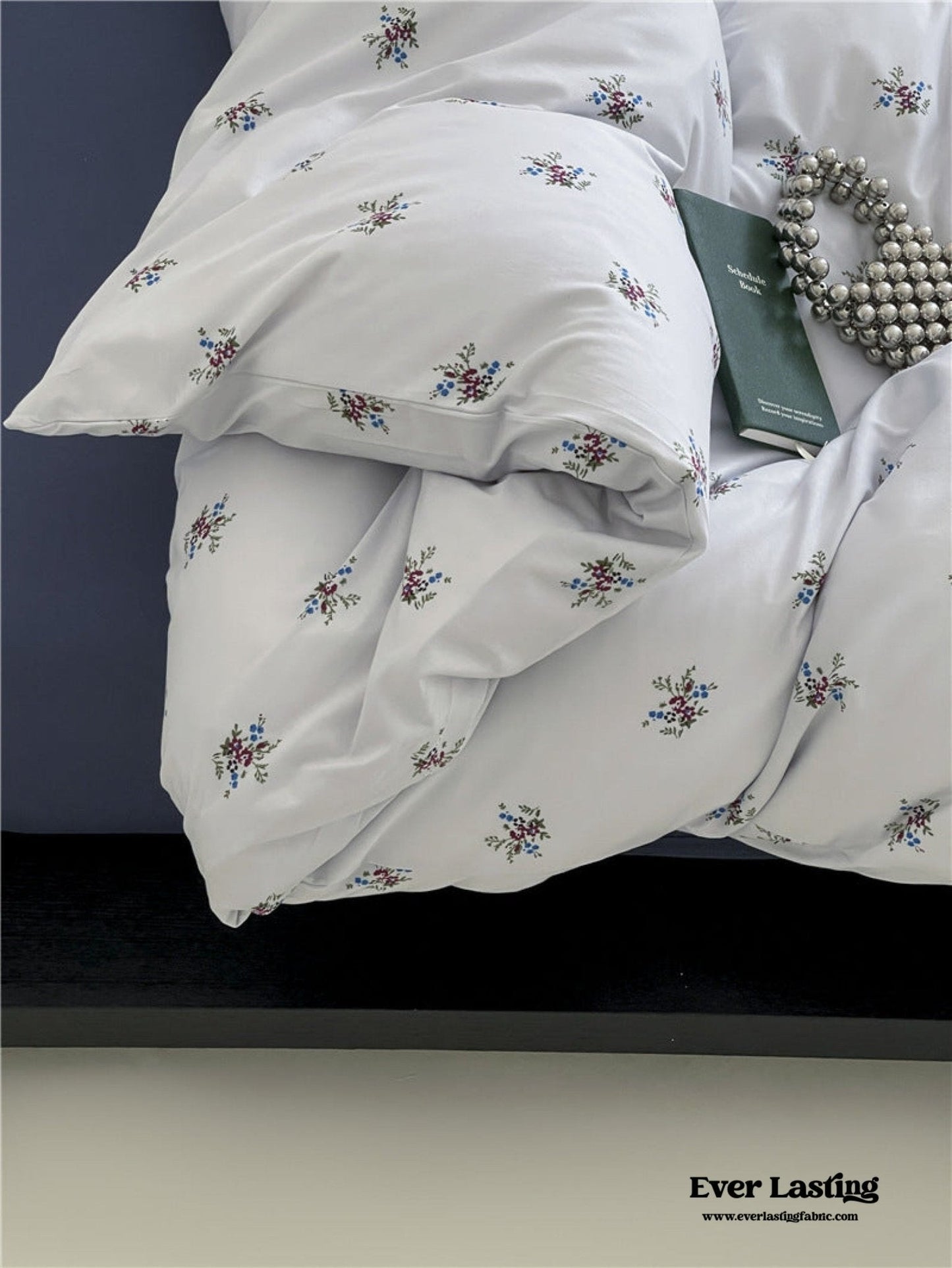 Jersey Knit Cotton Floral Bedding Set / White + Dark Blue