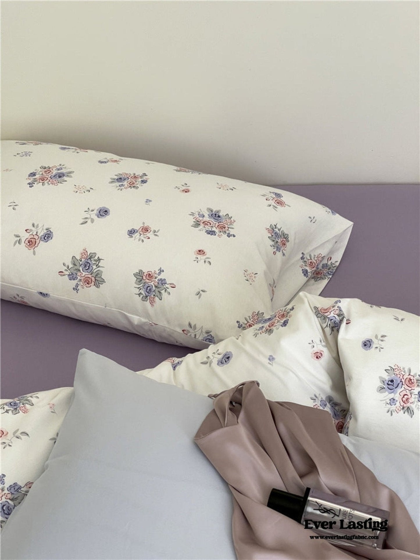 Jersey Knit Cotton Floral Bedding Set / White + Dark Blue