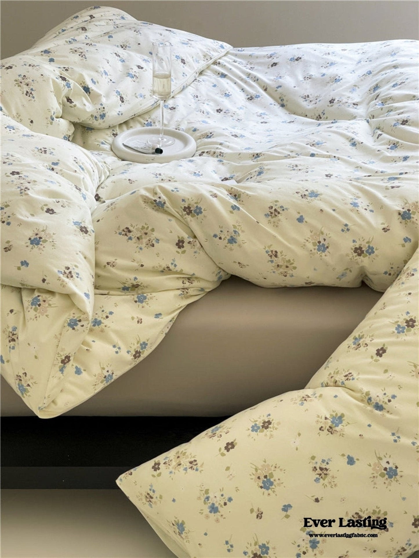 Jersey Knit Cotton Floral Bedding Set / White + Dark Blue