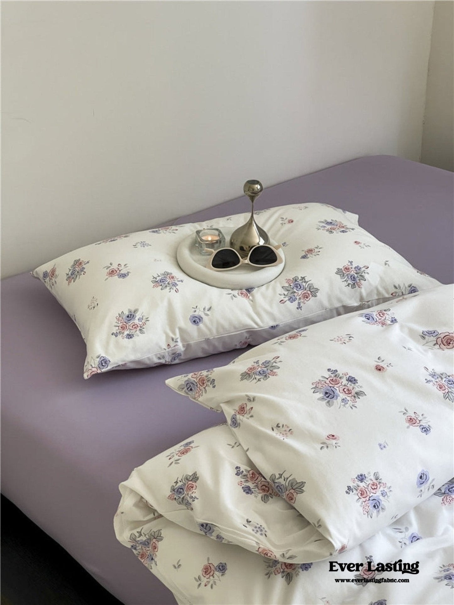 Jersey Knit Cotton Floral Bedding Set / White + Dark Blue