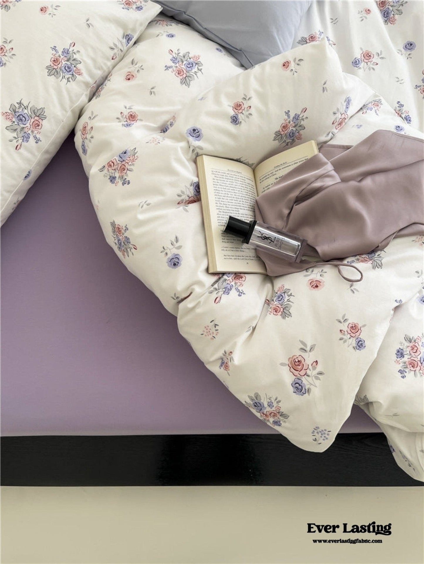 Jersey Knit Cotton Floral Bedding Set / White + Dark Blue