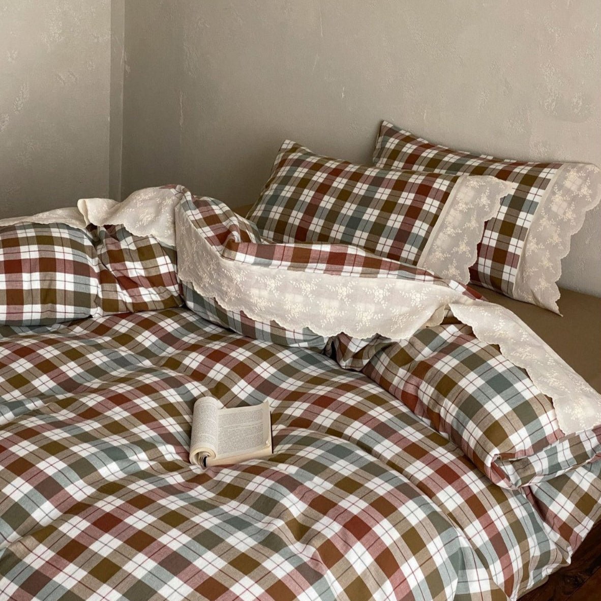 June Lace Double Gauze Gingham Bedding Set / Red