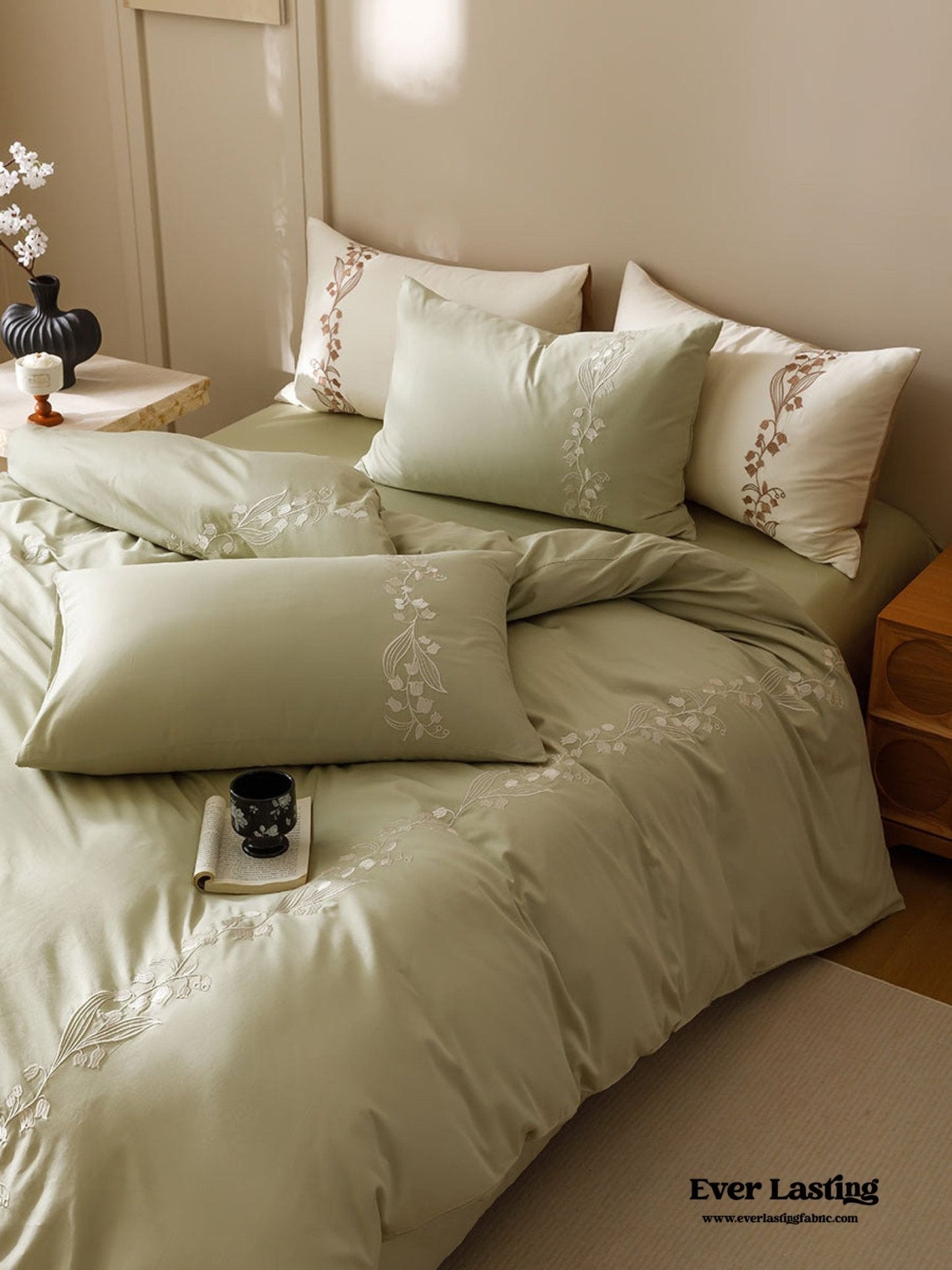 Lily of the Valley Embroidered Silky Bedding Set / Green