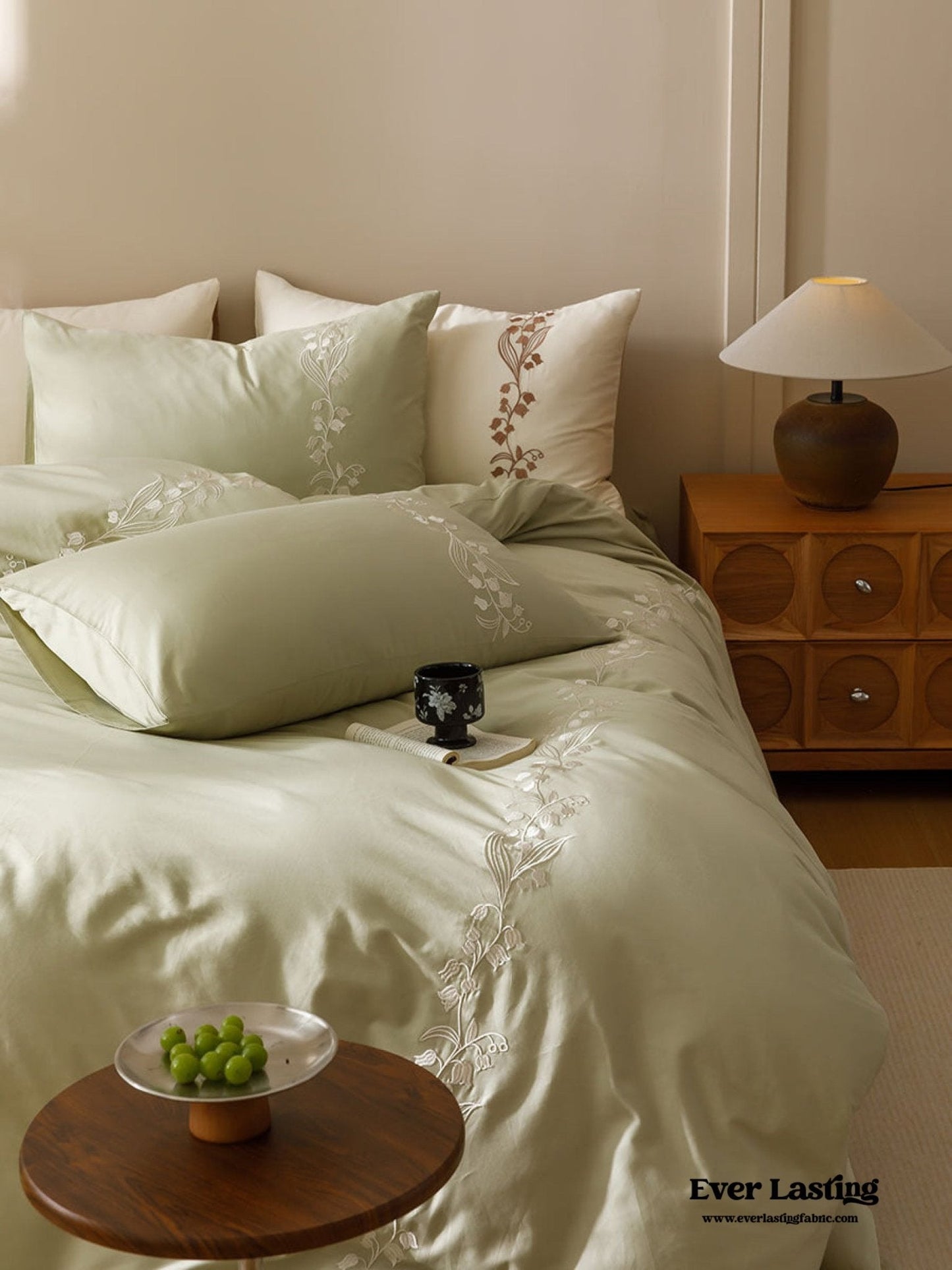 Lily of the Valley Embroidered Silky Bedding Set / Green