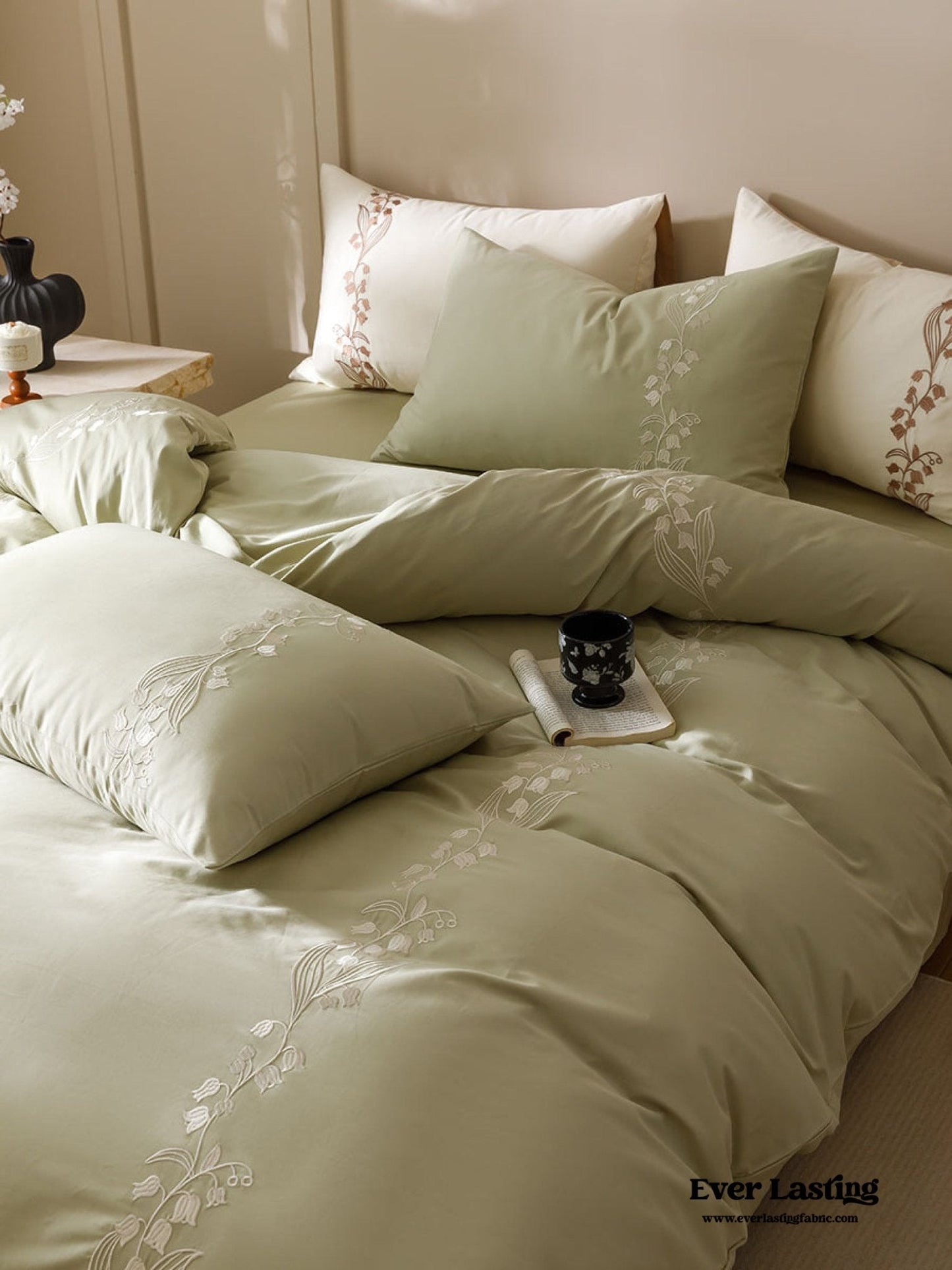 Lily of the Valley Embroidered Silky Bedding Set / Green