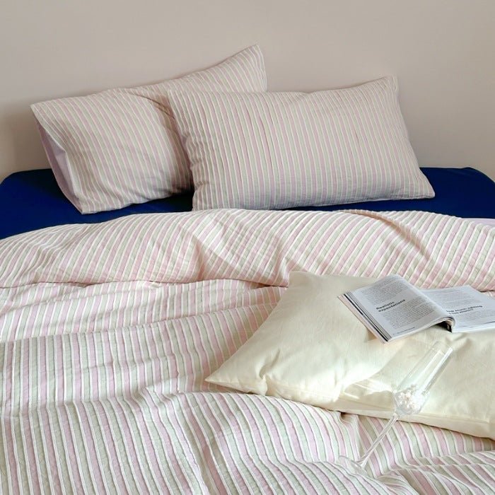 Logan Modern Pleated Striped Bedding Set / White