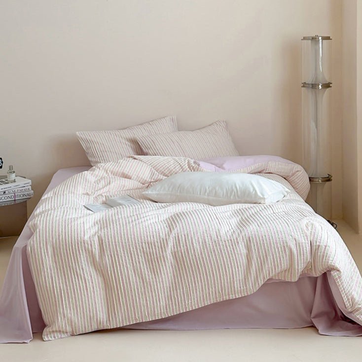 Logan Modern Pleated Striped Bedding Set / White
