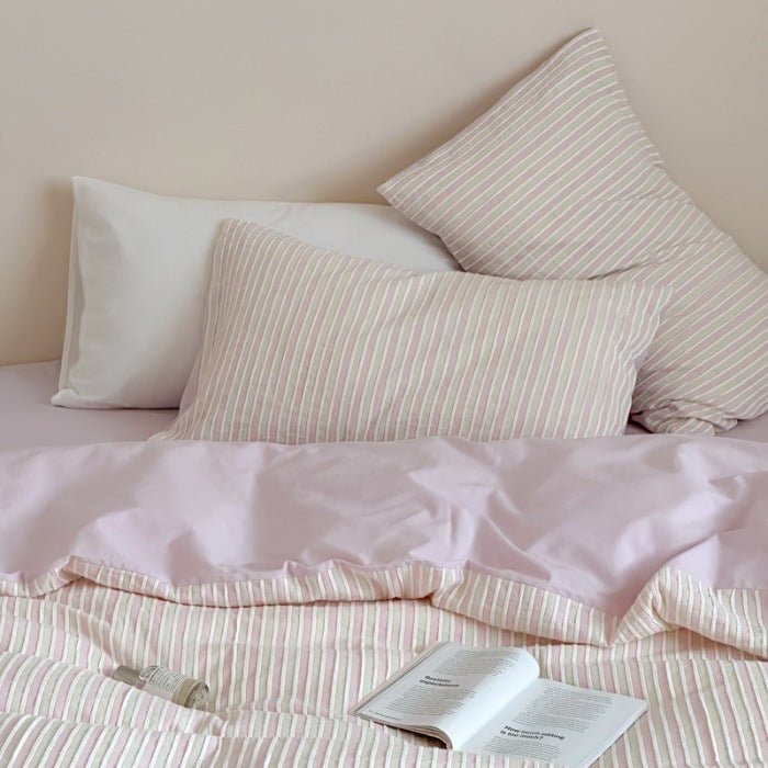 Logan Modern Pleated Striped Bedding Set / White