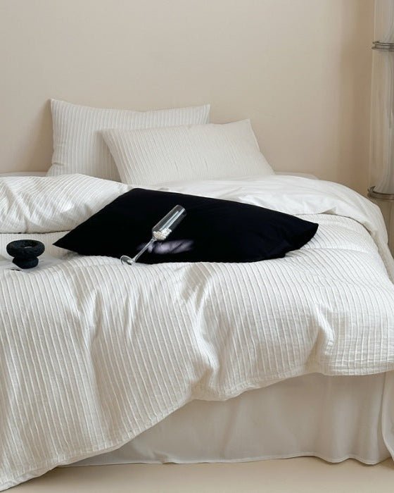 Logan Modern Pleated Striped Bedding Set / White